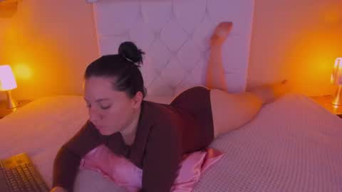Snapshot of persefone_saira chatting on 04/15/26, 11:28 Marie online show from 04/15/26, 11:28