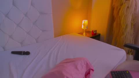 Snapshot of persefone_saira chatting on 04/23/26, 12:29 Marie online show from 04/23/26, 12:29