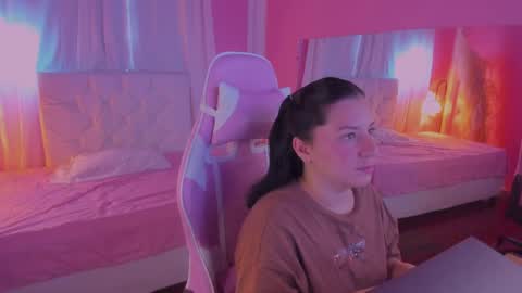 Snapshot of persefone_saira chatting on 04/30/26, 11:16 Marie online show from 04/30/26, 11:16