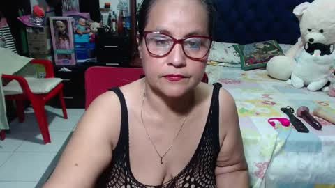 Snapshot of pervert_mommy_x chatting on 02/04/25, 12:44 SAMY online show from 02/04/25, 12:44