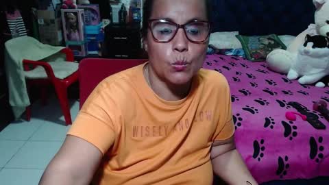 Snapshot of pervert_mommy_x chatting on 02/15/25, 01:38 SAMY online show from 02/15/25, 01:38