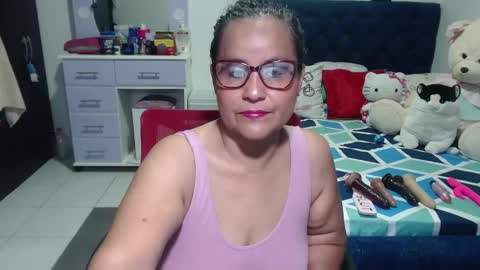 Snapshot of pervert_mommy_x chatting on 10/06/25, 10:02 SAMY online show from 10/06/25, 10:02