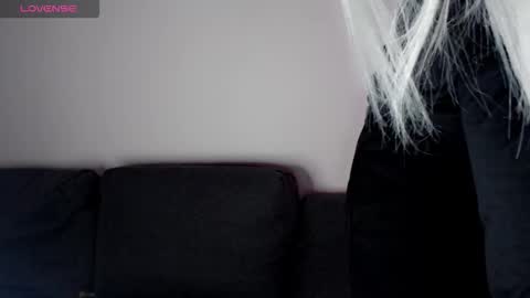 Isabella online show from 11/11/25, 12:38