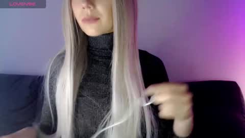 Isabella online show from 12/04/25, 09:29