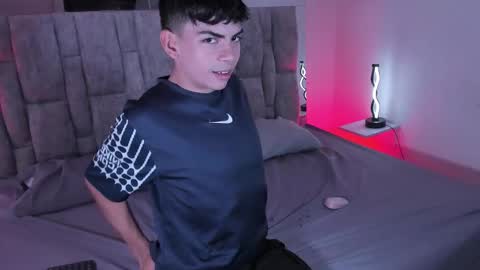 Snapshot of peter_chase chatting on 01/18/26, 07:28 Peter online show from 01/18/26, 07:28