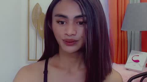 Snapshot of petite_barbie88 chatting on 06/15/26, 04:15 petite_barbie88 online show from 06/15/26, 04:15