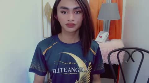Snapshot of petite_barbie88 chatting on 06/17/26, 01:41 petite_barbie88 online show from 06/17/26, 01:41