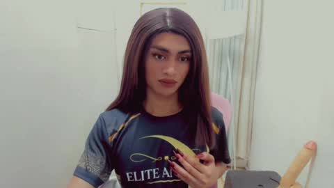 Snapshot of petite_barbie88 chatting on 07/07/26, 12:20 petite_barbie88 online show from 07/07/26, 12:20