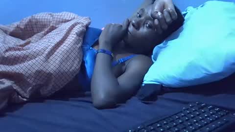 petite_bella21 online show from 04/11/26, 10:47