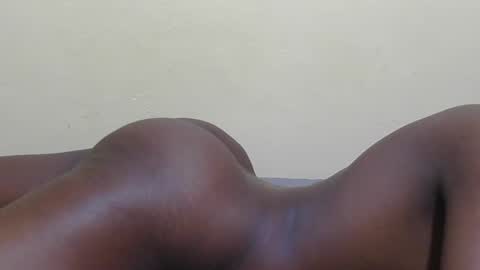 Snapshot of petite_bunni chatting on 07/06/26, 05:15 petite_bunni online show from 07/06/26, 05:15