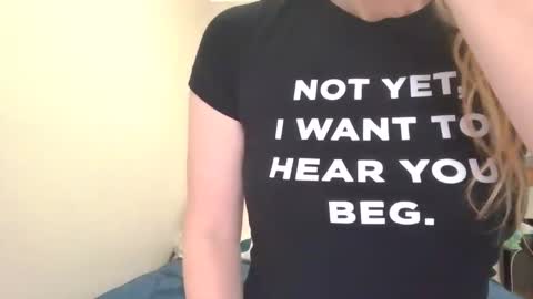 Snapshot of petite_cupcake chatting on 01/06/25, 02:37 Little cupcake online show from 01/06/25, 02:37