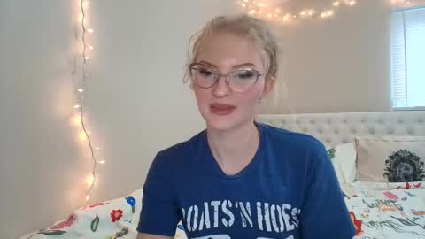 Little cupcake online show from 11/18/25, 05:28