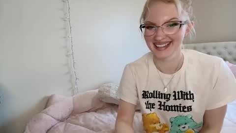 Little cupcake online show from 04/21/26, 04:12