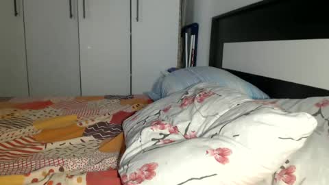 Snapshot of petite_danielle chatting on 06/14/26, 06:59 petite_danielle online show from 06/14/26, 06:59