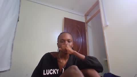 Snapshot of petite_desiree chatting on 02/22/26, 09:24 Desiree online show from 02/22/26, 09:24