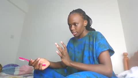 Snapshot of petite_desiree chatting on 03/23/26, 03:27 Desiree online show from 03/23/26, 03:27