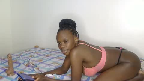 Snapshot of petite_desiree chatting on 04/18/26, 07:58 Desiree online show from 04/18/26, 07:58