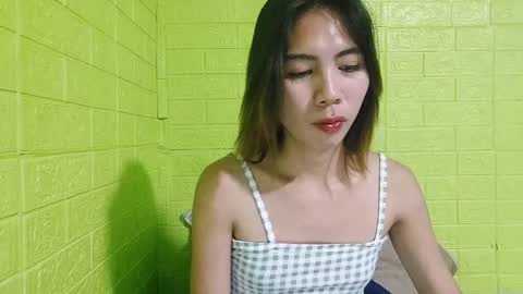 Snapshot of petite_dicklover chatting on 01/11/25, 08:54 Yuriee online show from 01/11/25, 08:54