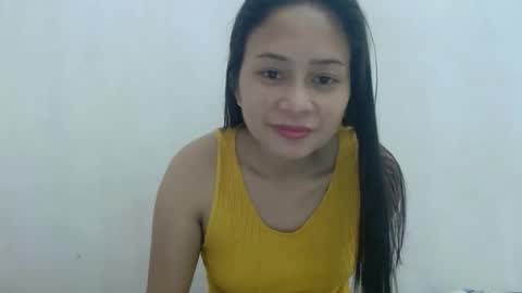 Snapshot of petite_innocent_girl chatting on 04/15/26, 02:40 sam online show from 04/15/26, 02:40