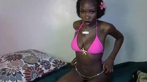 Snapshot of petite_lunar chatting on 10/19/25, 09:15 Lunar online show from 10/19/25, 09:15