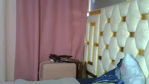 Snapshot of petite_lunar chatting on 11/13/25, 02:27 Lunar online show from 11/13/25, 02:27