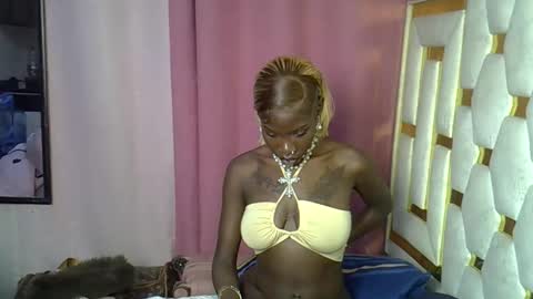 Snapshot of petite_lunar chatting on 02/02/26, 10:19 Lunar online show from 02/02/26, 10:19