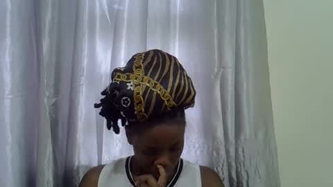 petite_melan online show from 10/22/25, 08:25