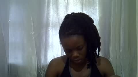 petite_melan online show from 11/06/25, 08:04