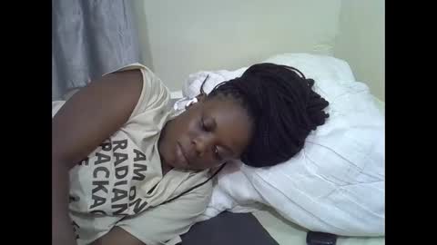 petite_melan online show from 12/04/25, 05:10