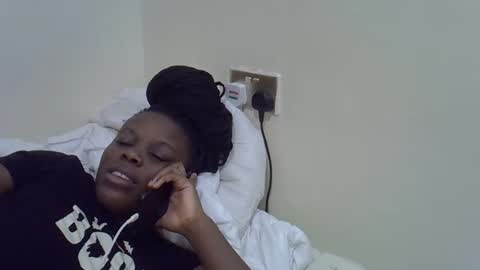 petite_melan online show from 12/16/25, 07:52