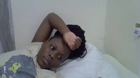 petite_melan online show from 12/17/25, 08:26