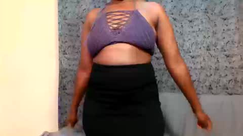 Snapshot of petite_queen001 chatting on 03/11/26, 11:00 petite_queen001 online show from 03/11/26, 11:00