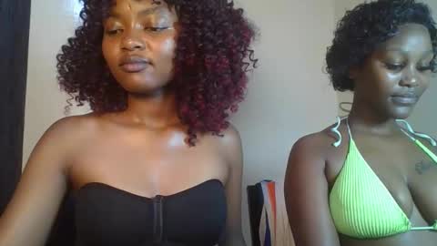 Snapshot of petite_temptation chatting on 12/05/25, 06:15 Bad gurl Riri online show from 12/05/25, 06:15