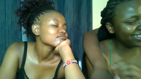 Snapshot of petite_temptation chatting on 12/14/25, 04:56 Bad gurl Riri online show from 12/14/25, 04:56