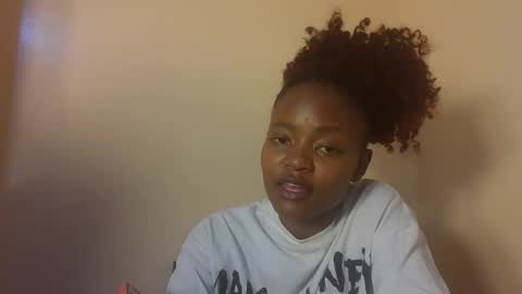 Snapshot of petite_temptation chatting on 12/15/25, 12:42 Bad gurl Riri online show from 12/15/25, 12:42