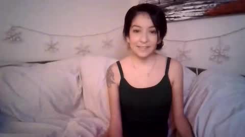 Snapshot of petite_treat_ chatting on 12/20/25, 05:03 petite treat online show from 12/20/25, 05:03