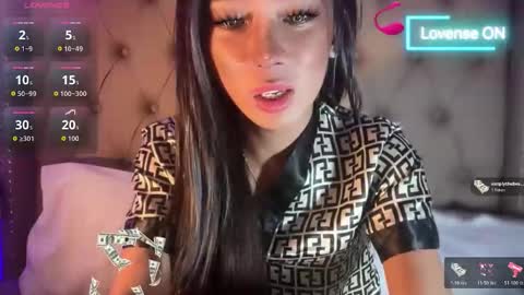 Snapshot of petite_yang chatting on 03/25/26, 07:03 yang yang online show from 03/25/26, 07:03