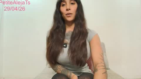 Snapshot of petitealejats chatting on 04/29/26, 10:49 PetiteAlejaTs online show from 04/29/26, 10:49