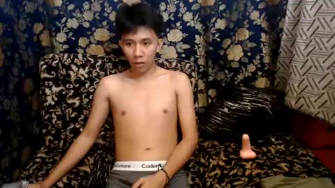 Snapshot of petiteasian_boy chatting on 06/26/26, 03:33 cute vir online show from 06/26/26, 03:33