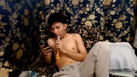 Snapshot of petiteasian_boy chatting on 07/03/26, 06:53 cute vir online show from 07/03/26, 06:53