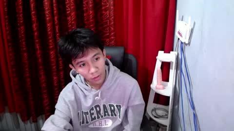 Snapshot of petiteasian_boy chatting on 07/20/26, 05:44 cute vir online show from 07/20/26, 05:44