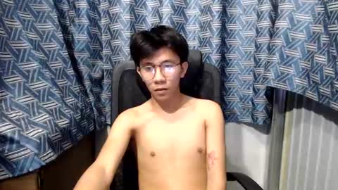 Snapshot of petiteasian_boy chatting on 07/23/26, 09:18 cute vir online show from 07/23/26, 09:18