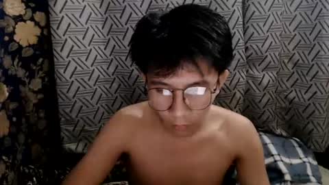 Snapshot of petiteasian_boy chatting on 07/25/26, 12:03 cute vir online show from 07/25/26, 12:03