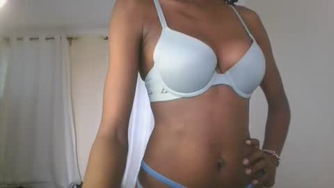 Snapshot of petiteblackjuicy chatting on 07/21/26, 12:29 Amara online show from 07/21/26, 12:29