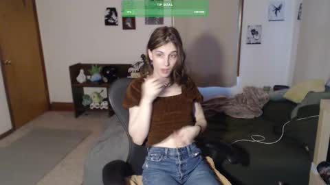 Snapshot of petitecut chatting on 02/19/25, 04:22 caracal online show from 02/19/25, 04:22