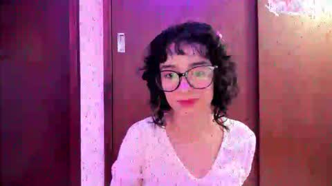Snapshot of petitee_lunna chatting on 09/26/25, 10:36 Lunna online show from 09/26/25, 10:36