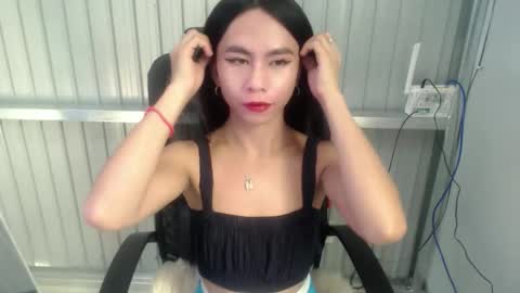 Snapshot of petitegirl_chikay chatting on 10/12/25, 07:18 Chikay online show from 10/12/25, 07:18