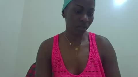 Snapshot of petitegirly12 chatting on 10/21/25, 09:32 petitegirly12 online show from 10/21/25, 09:32