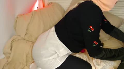 Snapshot of petitegirlypop chatting on 09/28/25, 02:11 petitegirlypop online show from 09/28/25, 02:11