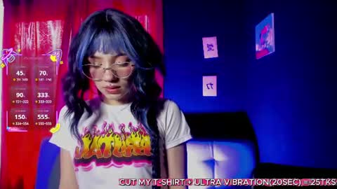Snapshot of petitemila_ chatting on 06/09/26, 06:41 Mila online show from 06/09/26, 06:41